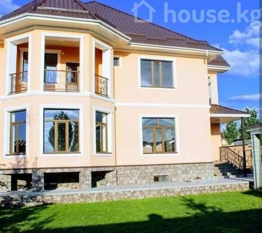 В КР владельцев больших домов хотят обязать платить больше налогов