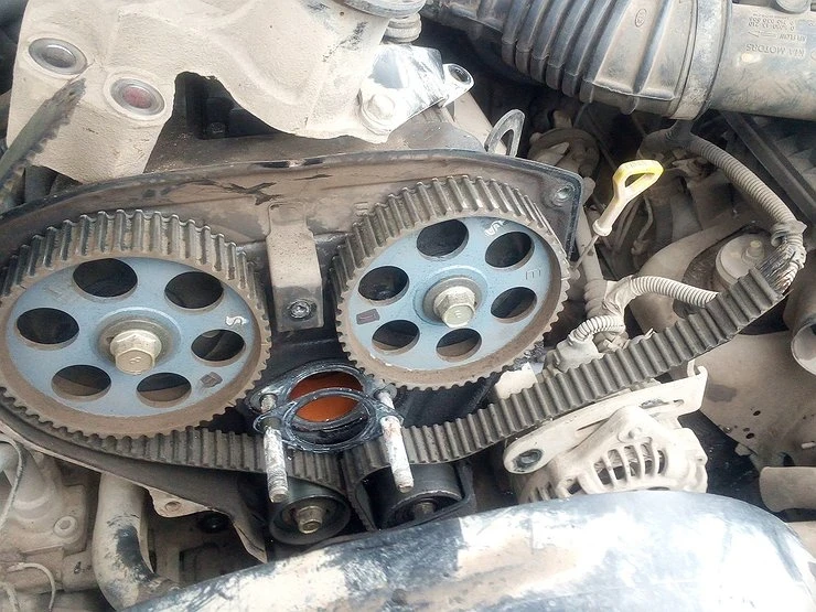 Каким двигателям авто грозит загиб клапанов при обрыве ремня ГРМ: объяснил механик