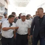 Председатель ГНС Алмамбет Шыкмаматов провёл рейд по контролю акцизных марок на рынке в Оше