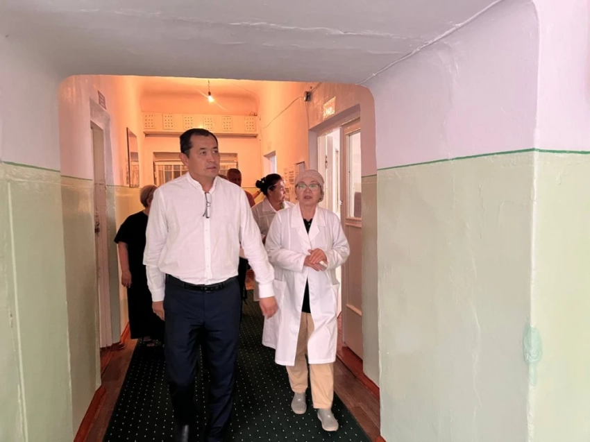 Глава Минздрава посетил РЦПН и психиатрическую больницу в Чым-Коргоне