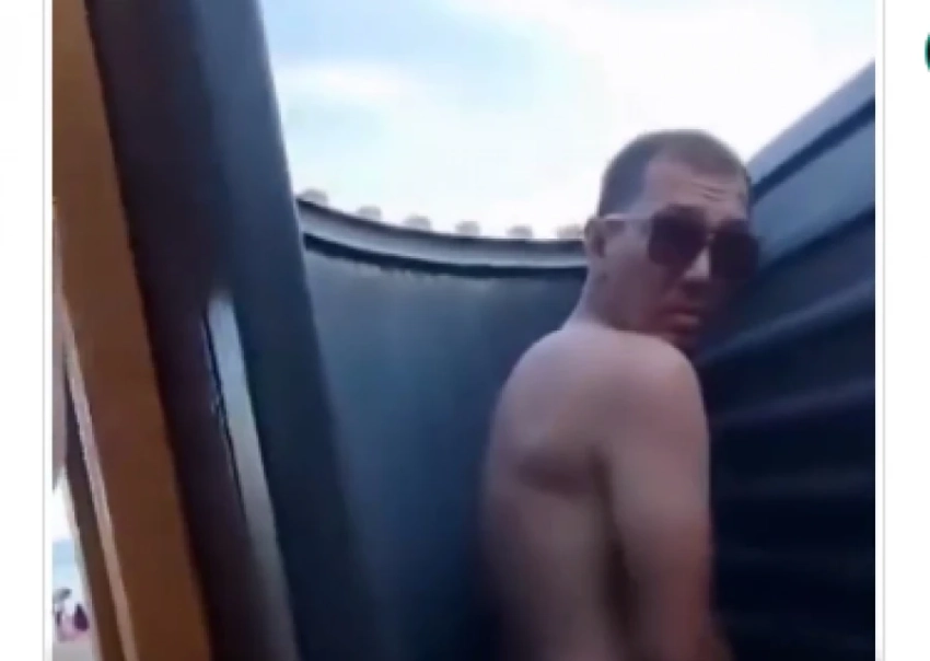 Мужчина сходил в туалет в раздевалке на Иссык-Куле