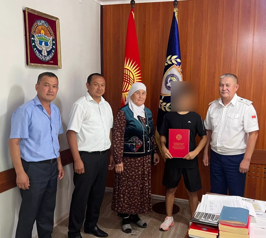 В Ала-Буке детям, оставшимся без попечения родителей, предоставлены земельные участки под строительство жилья