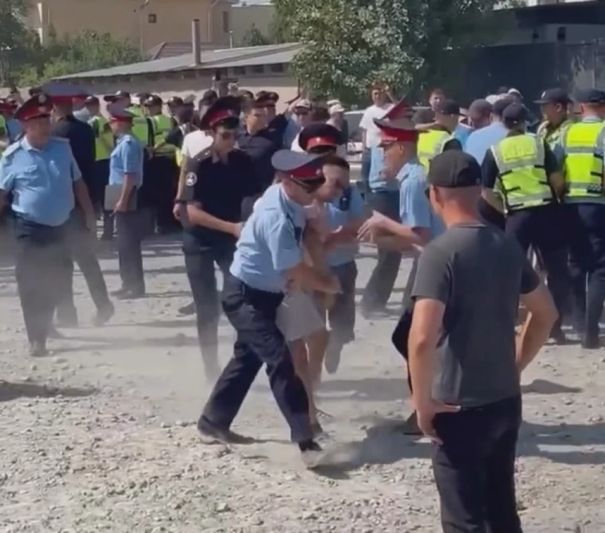 Снос построек в Кок-Жаре. Пятерых протестующих водворили в ИВС