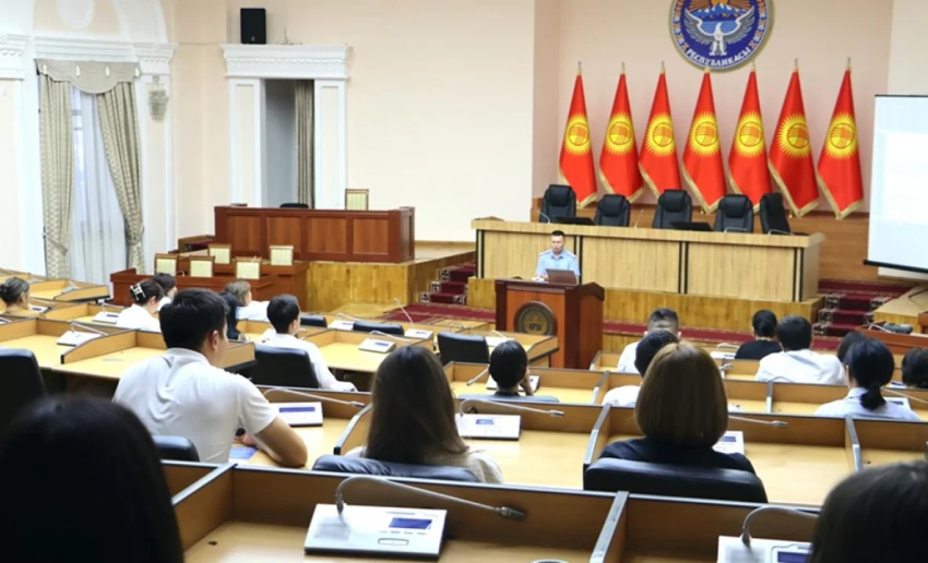 Сотрудникам Минэкономики рассказали об ответственности за домашнее насилие