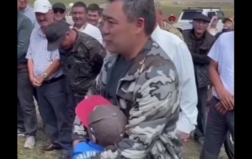 Разговор мальчика и президента Кыргызстана покорил соцсети