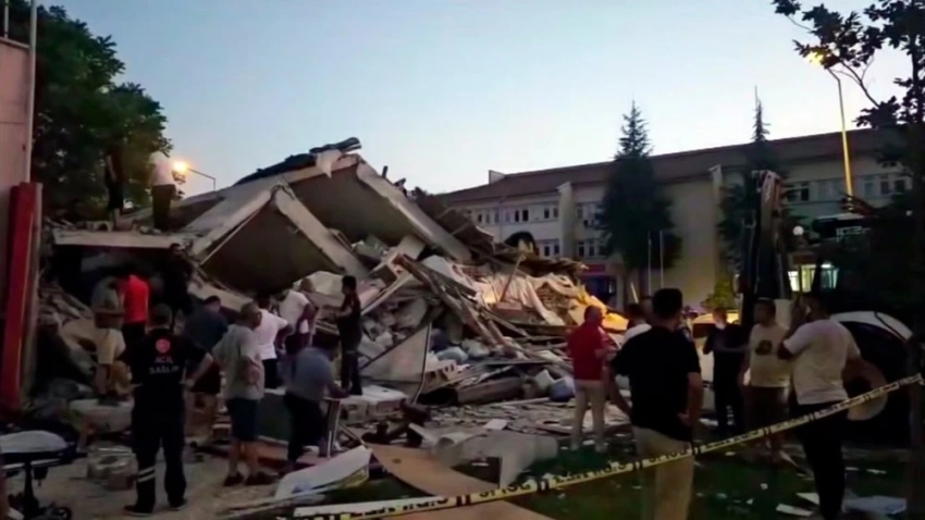 Видео — Последствия землетрясения в Турции