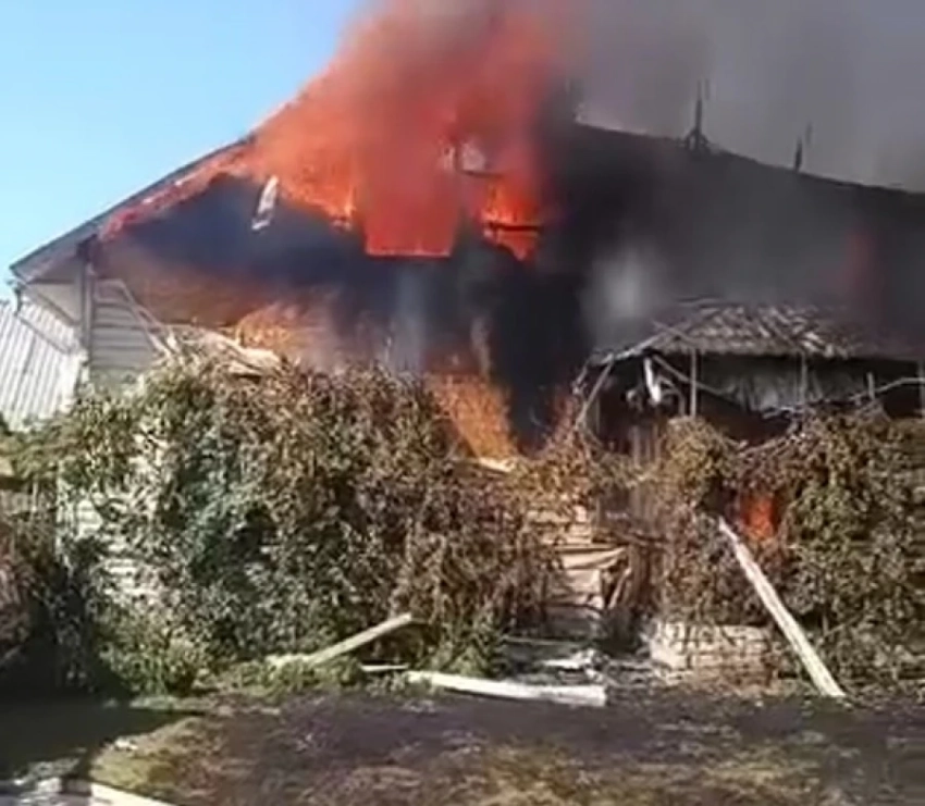 Жилой дом сгорел в Бишкеке