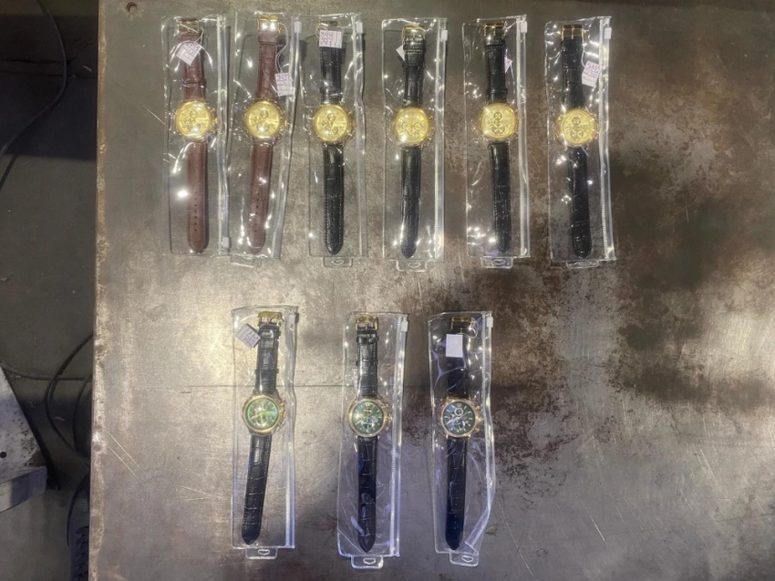 В аэропорту "Манас" пресекли попытку вывоза 4,4 кг ювелирных изделий