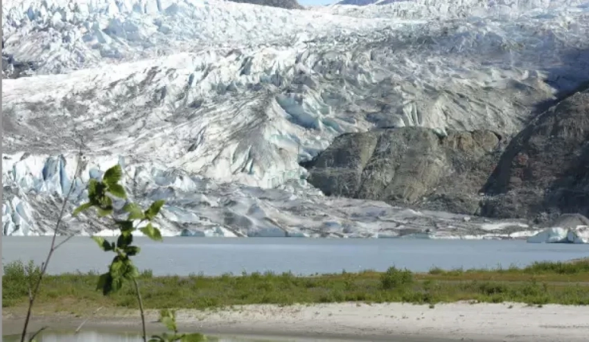 На Аляске, где должны встретиться Трамп и Путин, из-за таяния ледника начинается паводок