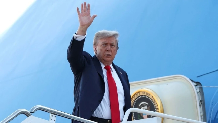 Трамп вылетел на Аляску для встречи с Путиным