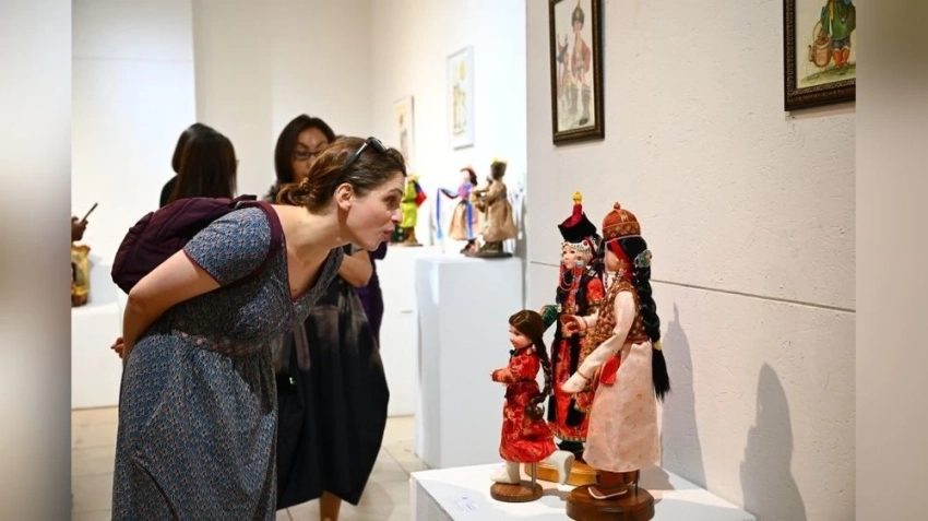 Кукольные артисты демонстрируют монгольское традиционное наследие. Фото