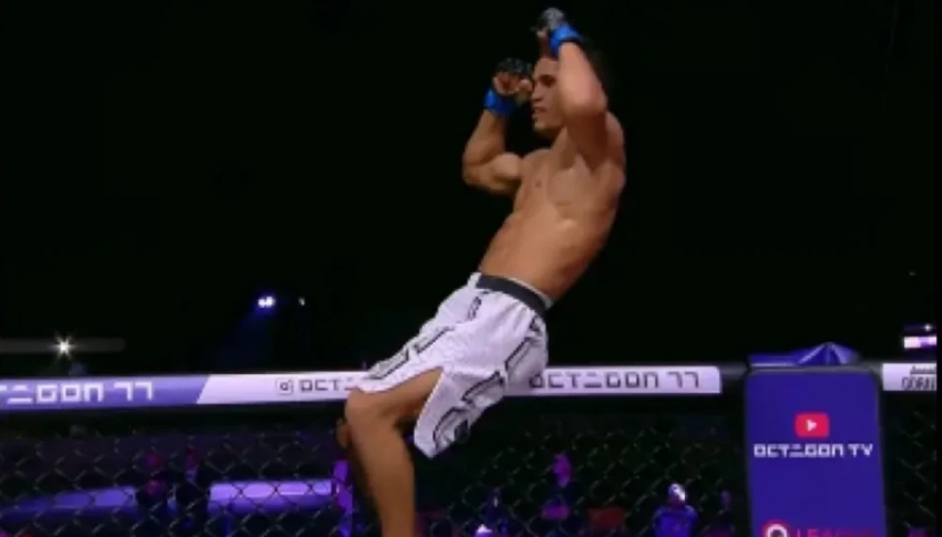 Асан Аманов победил казахстанца на турнире OCTAGON 77