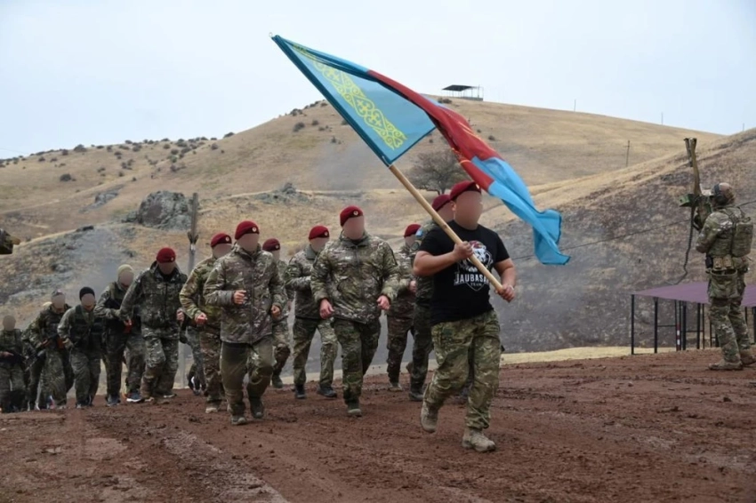Армию Казахстана переводят на национальный мессенджер