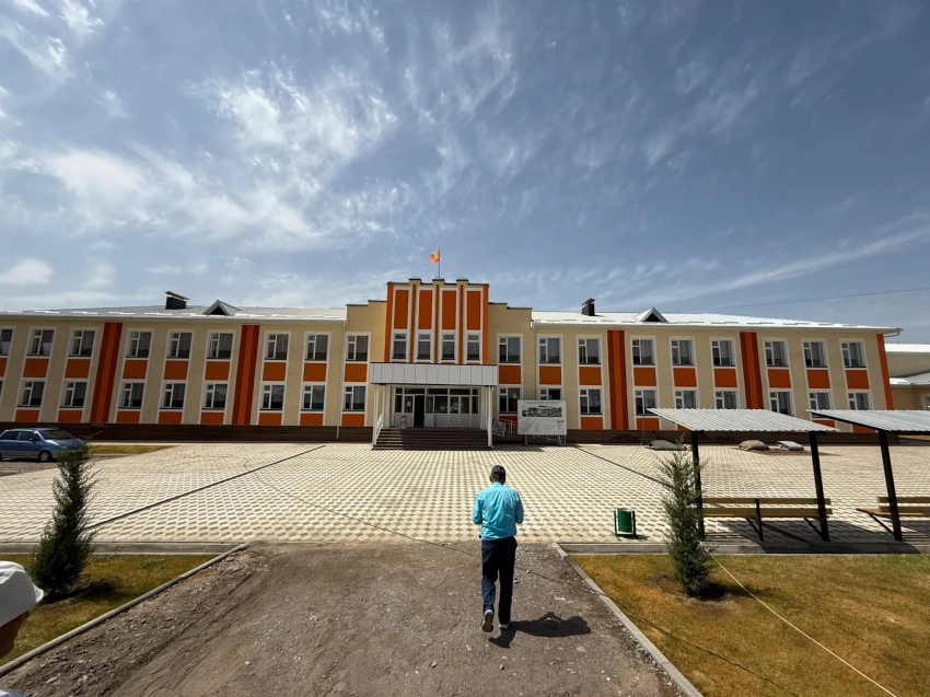 В Сузакском районе завершено строительство новой школы
