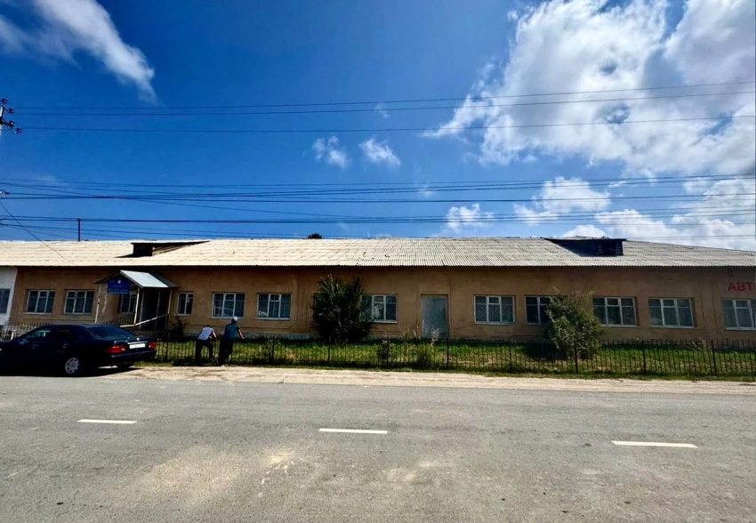 Государству вернули часть незаконно приватизированного здания школы-интерната в Джети-Огузе