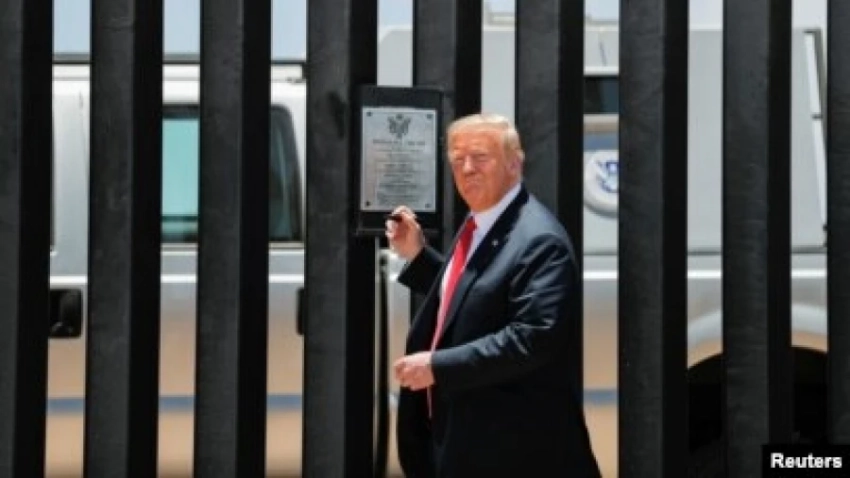 Трамп поручил покрасить стену на границе с Мексикой в черный для борьбы с нелегалами