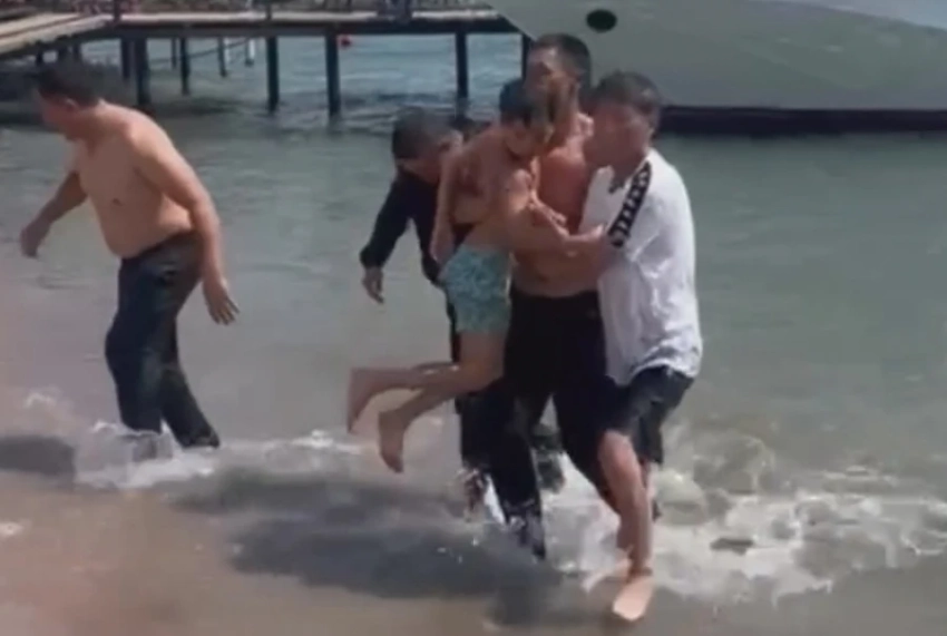 Милиционеры спасли тонущего ребенка на Иссык-Куле