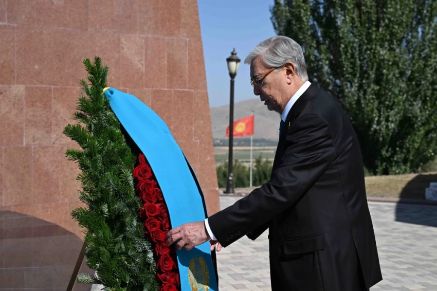 Президент Казахстана и глава кабмина посетили комплекс "Ата-Бейит" (фоторепортаж)