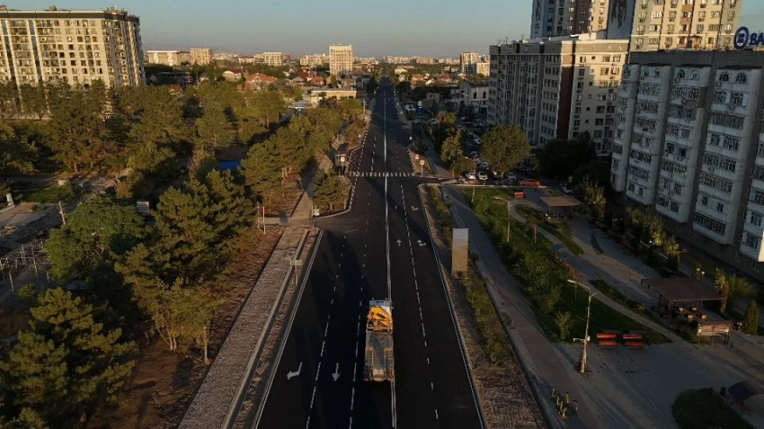 В Бишкеке открыли для движения обновленный участок улицы Ахунбаева