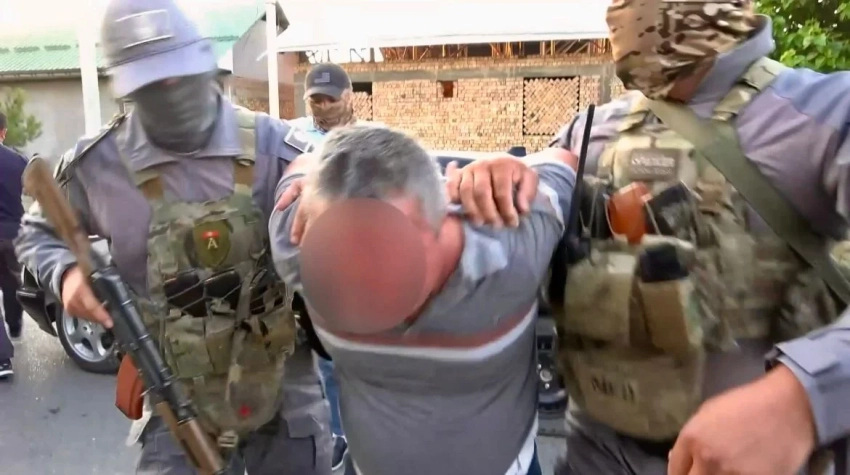 Майор милиции в Ошской области задержан при получении взятки