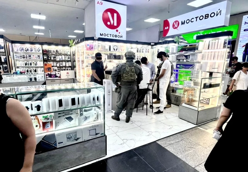 В Бишкеке переделывали Iphone и продавали в крупных торговых центрах