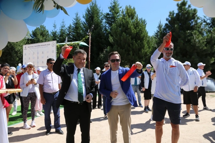 В Чолпон-Ате открыт первый монотипный яхтенный флот