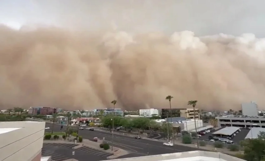 Песчаная буря накрыла город в США
