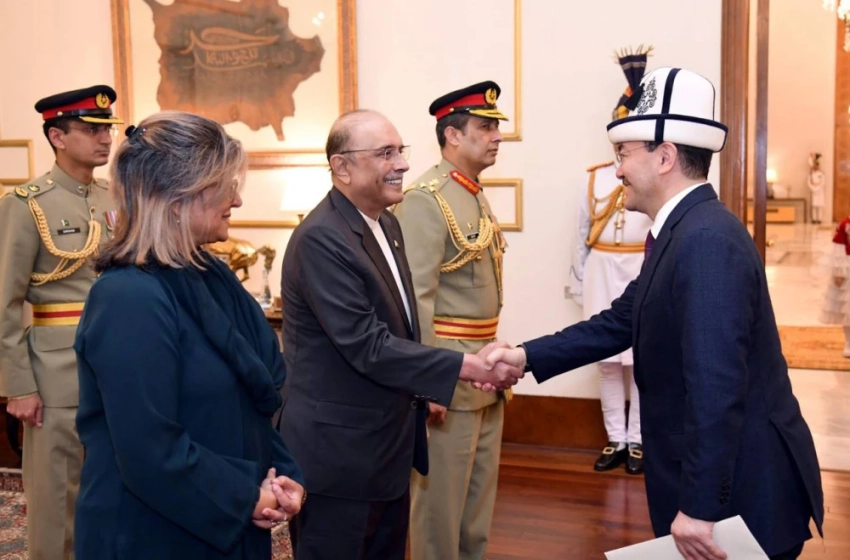 Посол Кыргызстана Кылычбек Султан вручил верительные грамоты президенту Пакистана