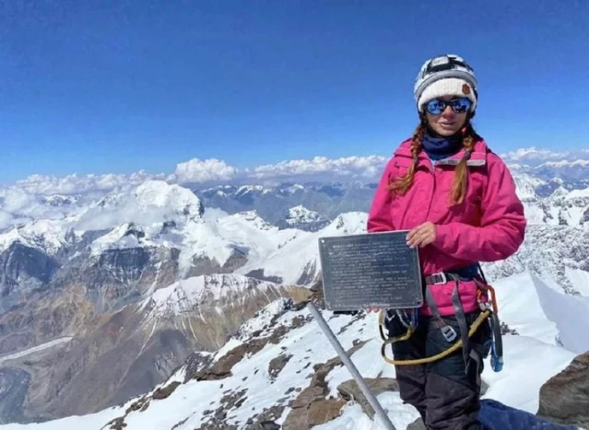 Альпинисты высказались о невозможности спасательной операции для Натальи Наговициной