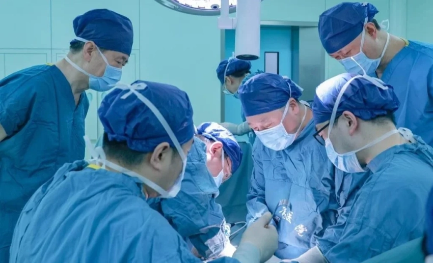 Впервые в Китае человеку пересадили свиное легкое