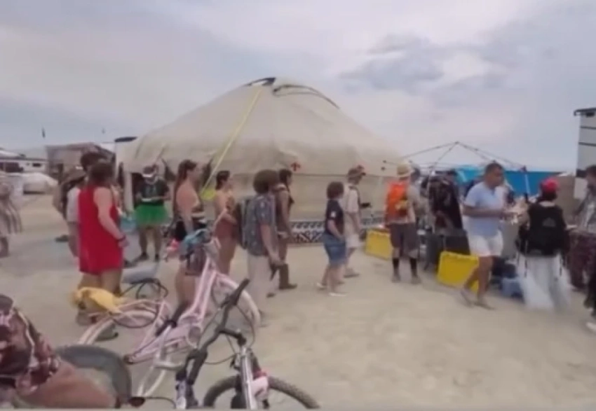 Юрта спасла участников фестиваля Burning Man в Неваде во время бури