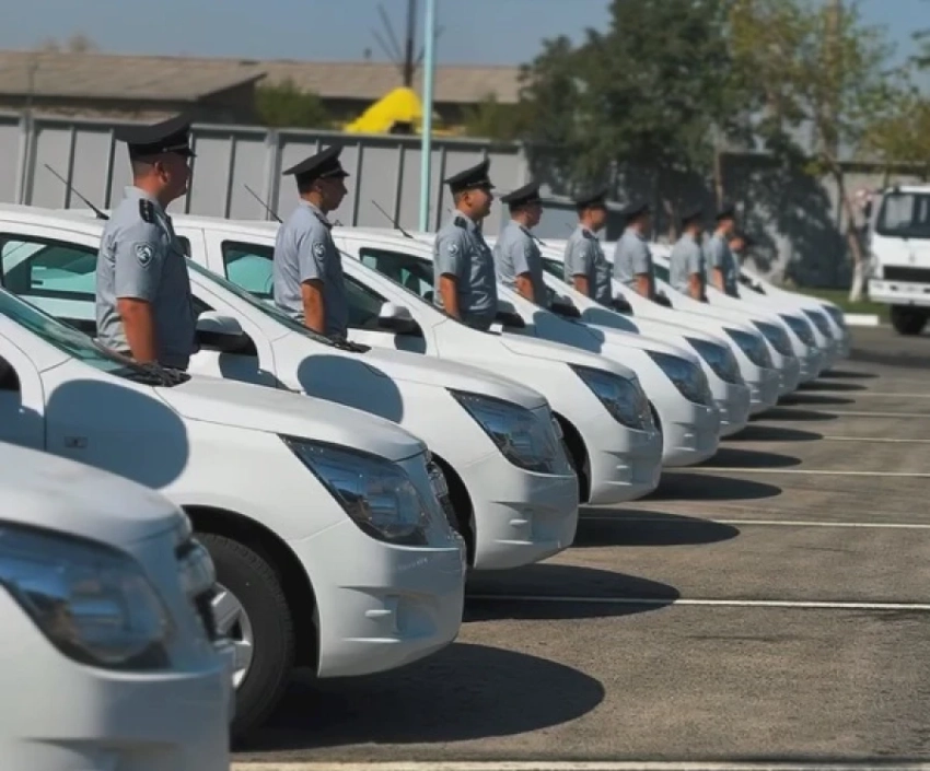 Сотрудникам муниципальной инспекции вручили новые служебные автомобили