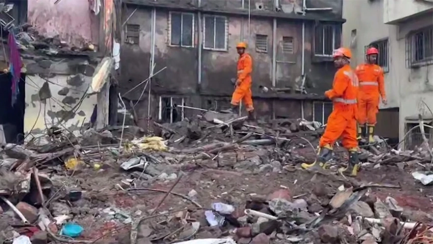 В Индии обрушился 4-этажный самодельный дом, погибли 15 человек