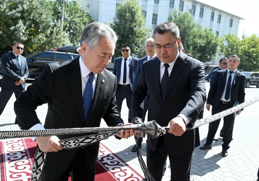 Президент и министр иностранных дел открыли новое здание МИД на юге страны