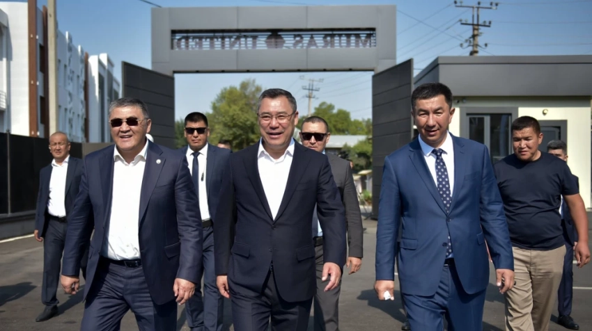 Садыр Жапаров осмотрел новый тренировочный комплекс ФК "Мурас Юнайтед" в Джалал-Абаде