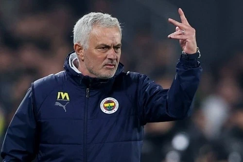 Жозе Моуринью уволен с поста главного тренера "Фенербахче"