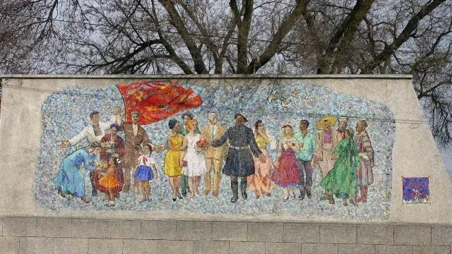 Снос панно "Дружба народов" напомнило о разрушении Будды в Афганистане