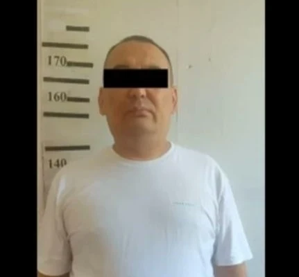 ГКНБ задержан судья Ошского горсуда, который сжег деньги в уборной