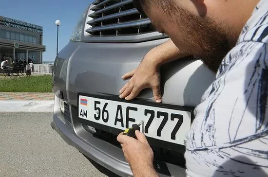 Госагенство по регистрации авто призывает завершить легализацию автомашин с иностранными номерами до 1 октября
