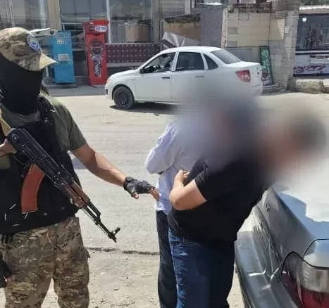 В Оше задержаны госслужащие, подозреваемые в получении взятки