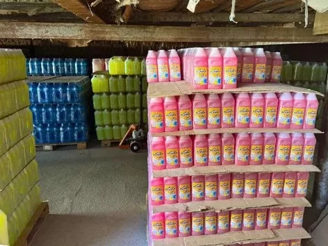 ГНС выявила в Джалал-Абаде подпольный цех по производству химических средств для автомобилей