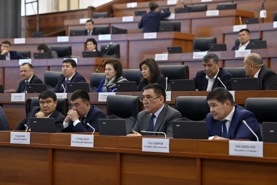 СМИ: В парламенте Кыргызстана создана инициативная группа по самороспуску