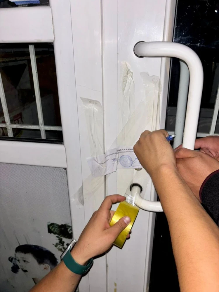 В аптеках Бишкека и регионов без рецептов продавали контрабандные лекарства