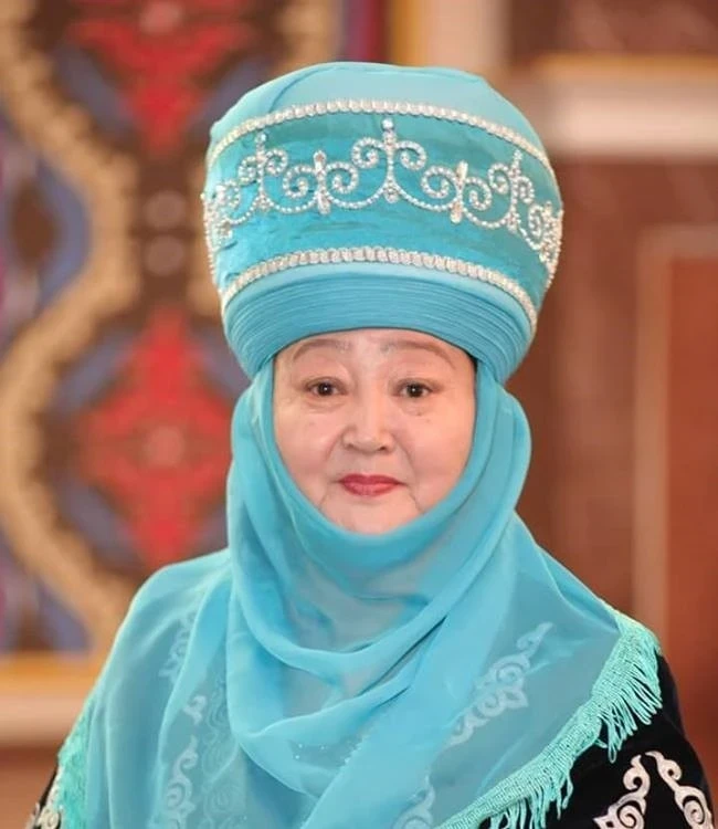 Поэтесса Менди Мамазаирова посвятила поэму мэру Оша Женишбеку Токторбаеву