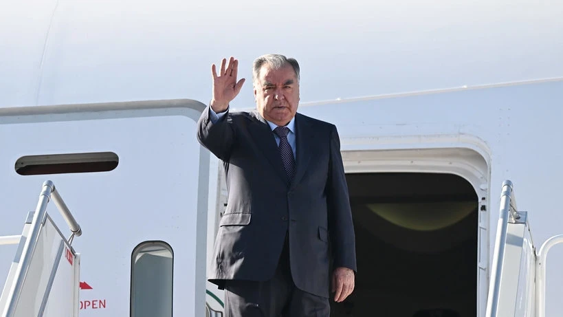 Президент Таджикистана вылетел с рабочим визитом в США