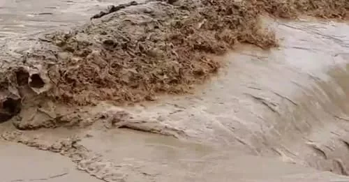 МЧС Кыргызстана распространило штормовое предупреждение: Из-за ливней возможны подтопления в Чуйской и Иссыкулькой областях