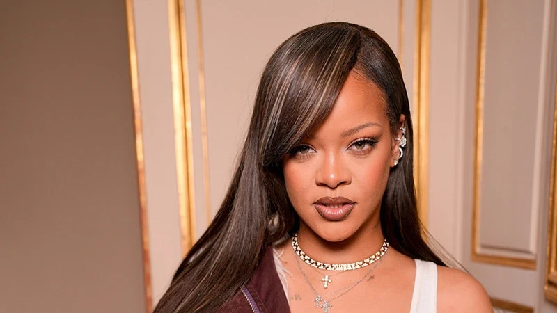 Известная певица Рианна показала первую фотографию новорожденной дочери