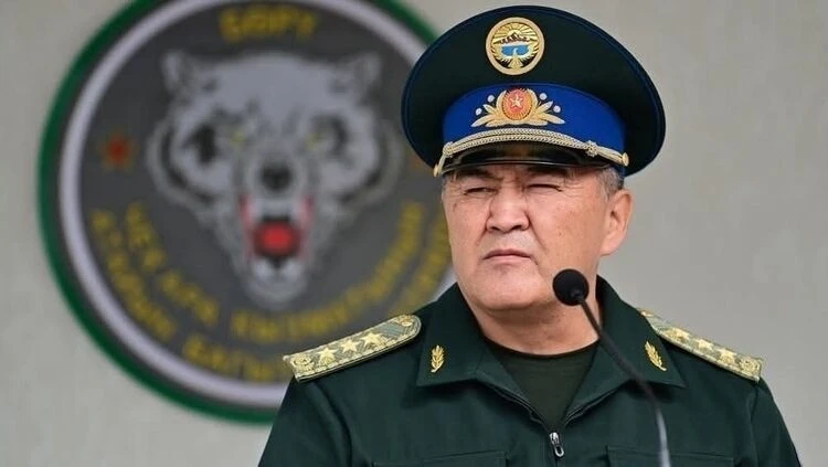 "Вечерний Бишкек" поздравляет Камчыбека Ташиева с днем рождения