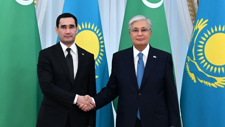 Токаев поздравил президента Туркменистана с Днём независимости