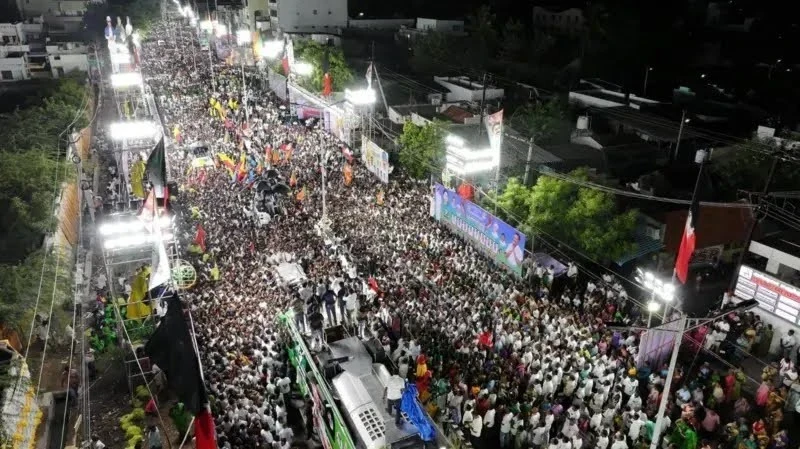 Десятки человек погибли во время давки на митинге в Индии